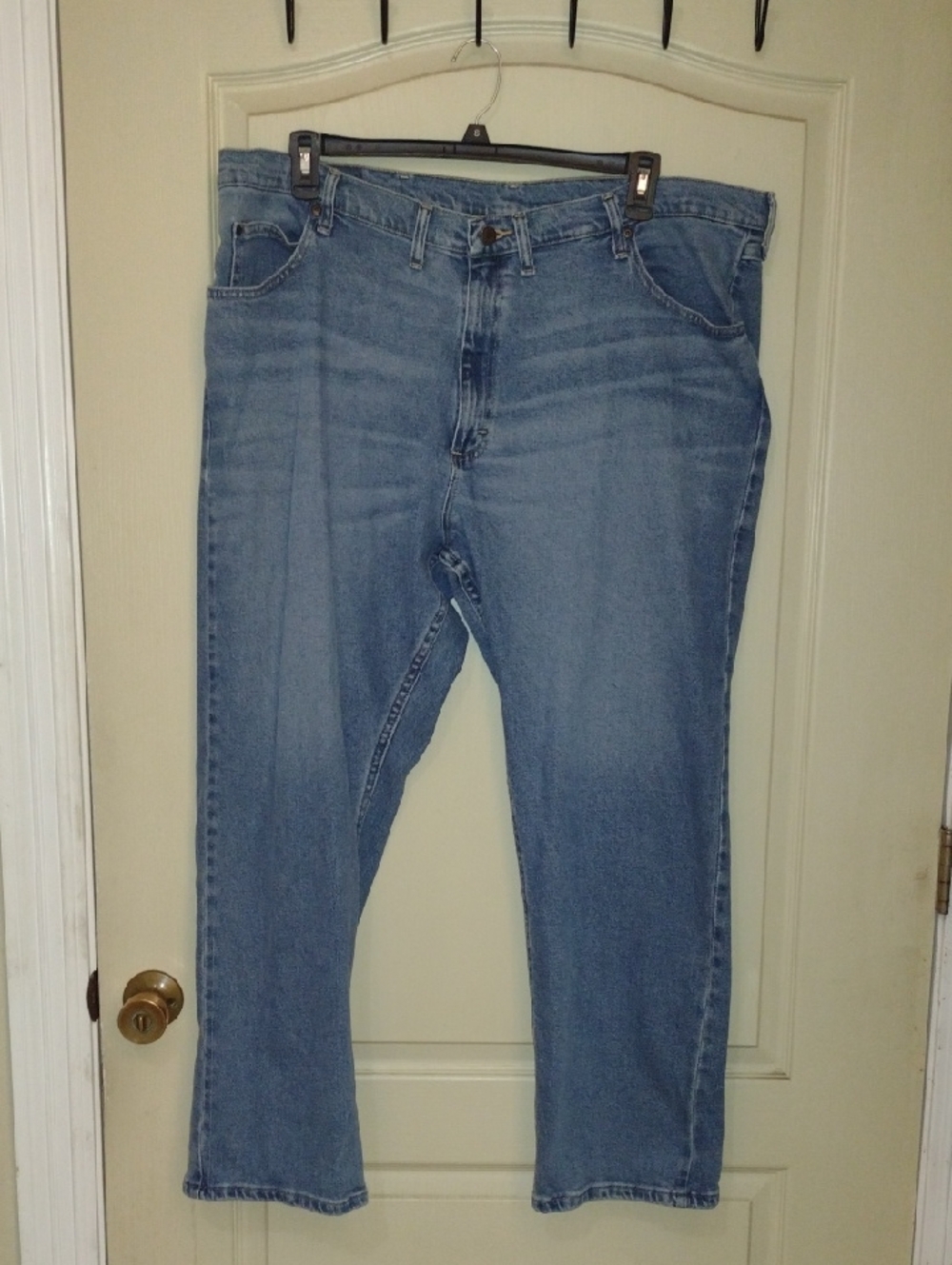 Wrangler Men's Relaxed Light Blue Denim Jeans